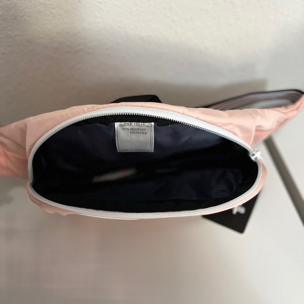 Adidas Core Waist Crossbody Fanny Pack NWT - Picture 3 of 3